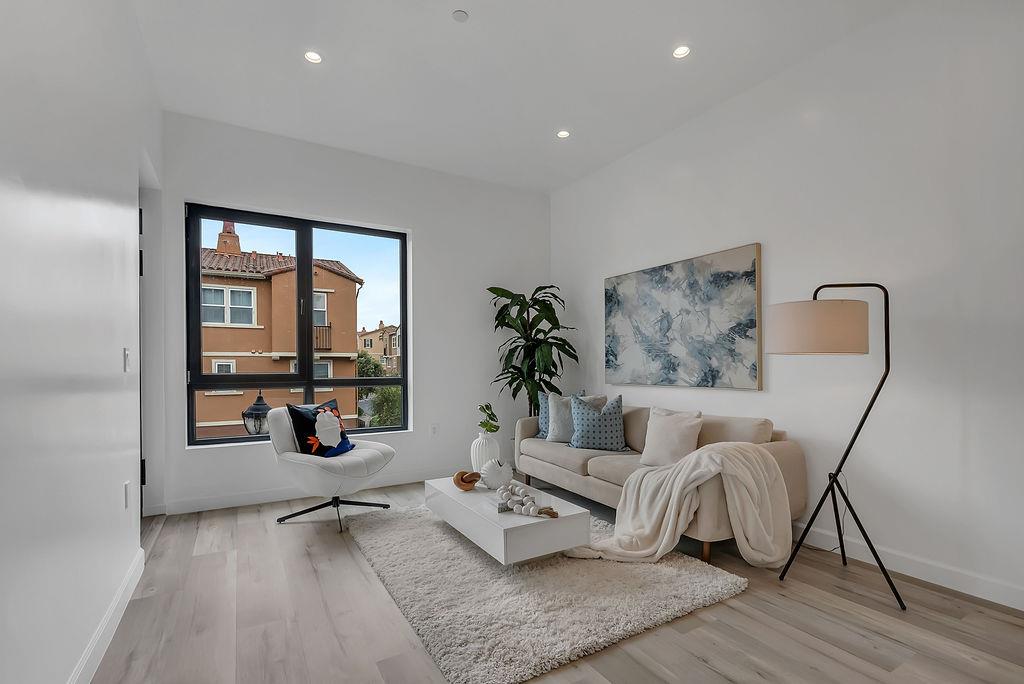 Front Image Thumbnail for ML82015318