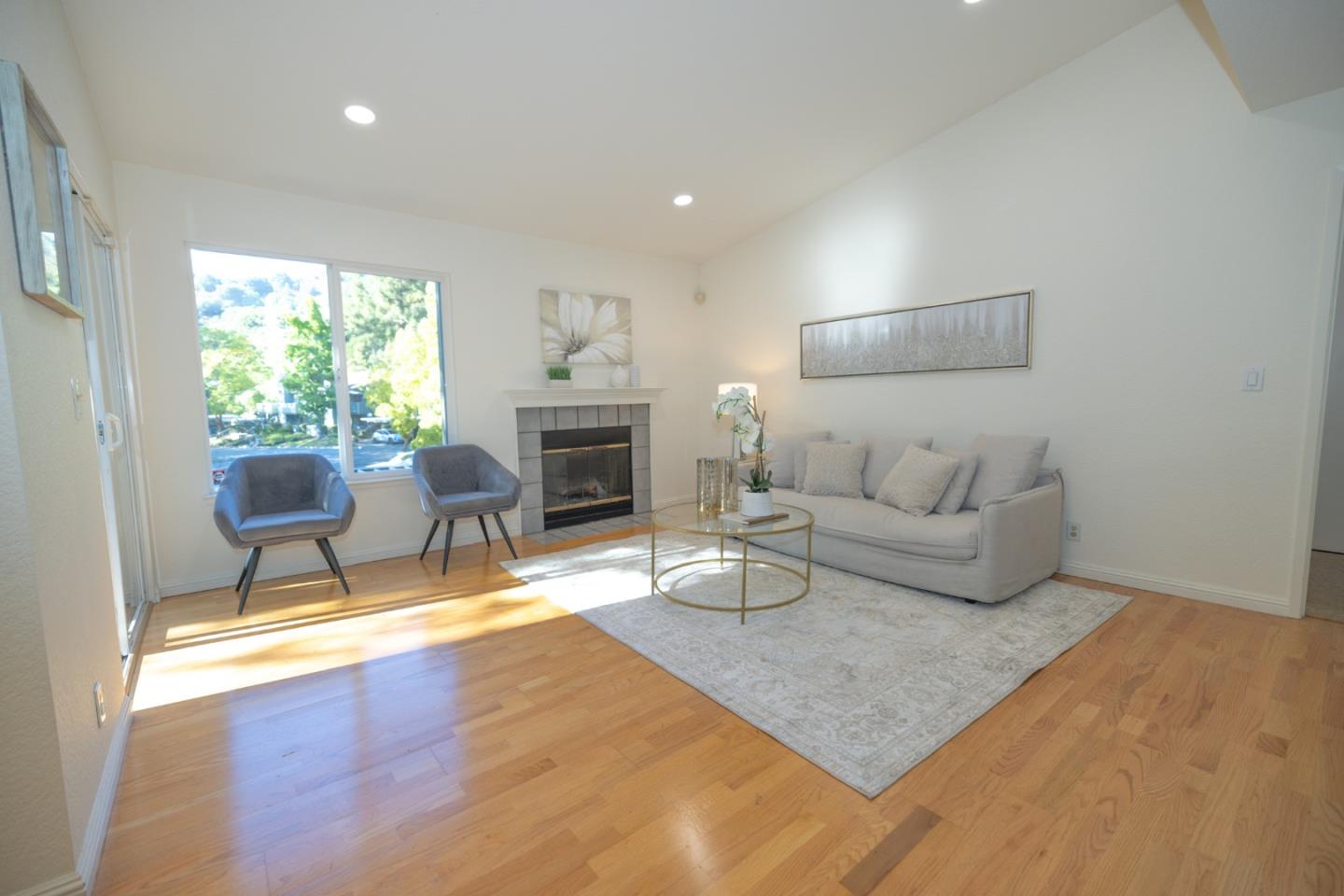 Front Image Thumbnail for ML82015500