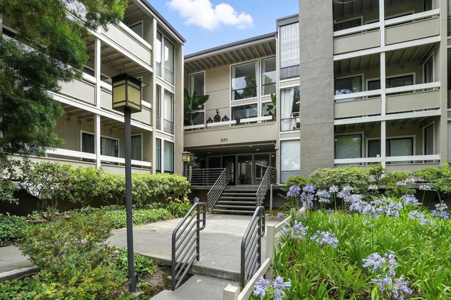 Front Image Thumbnail for ML82015974