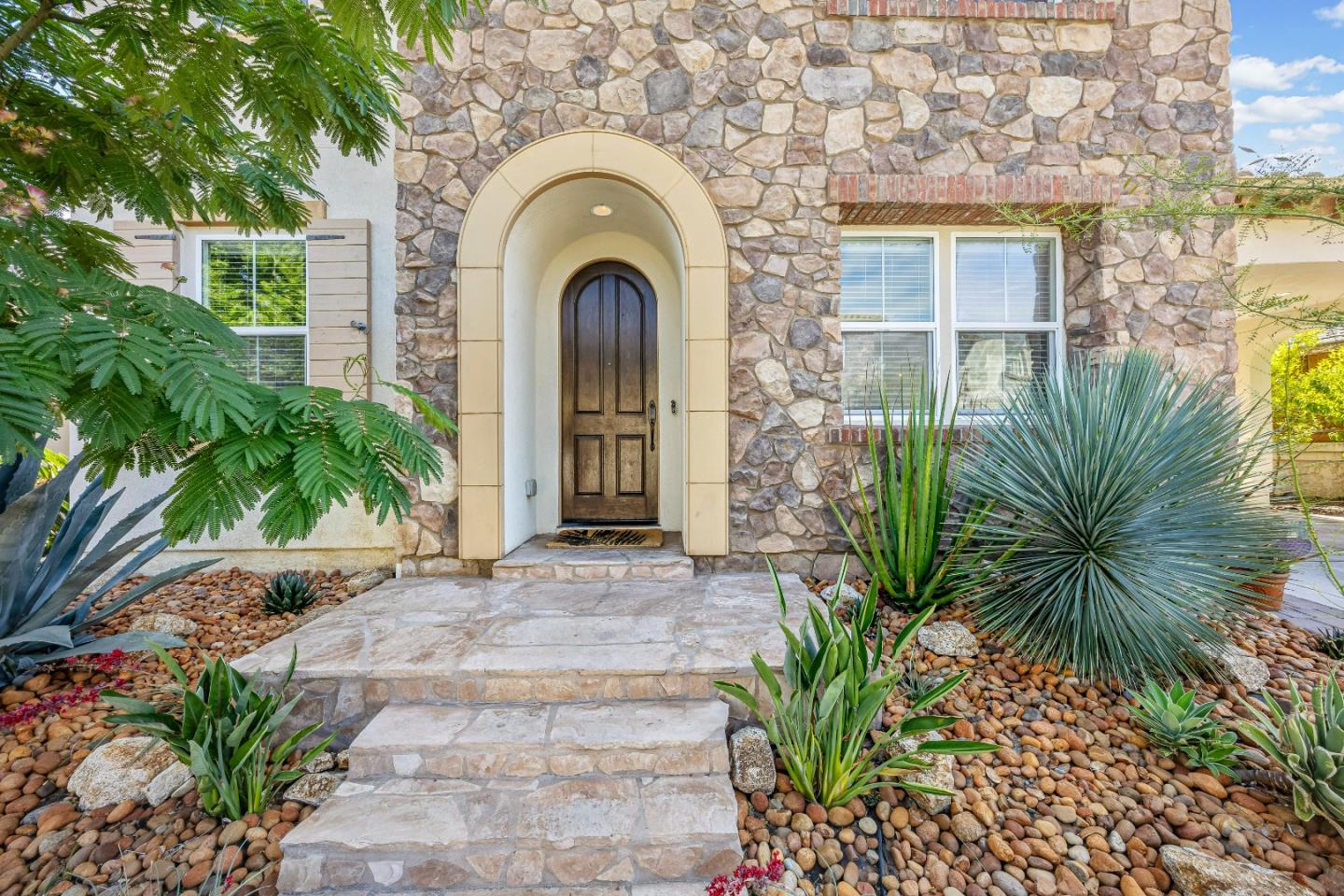 Front Image Thumbnail for ML82015984