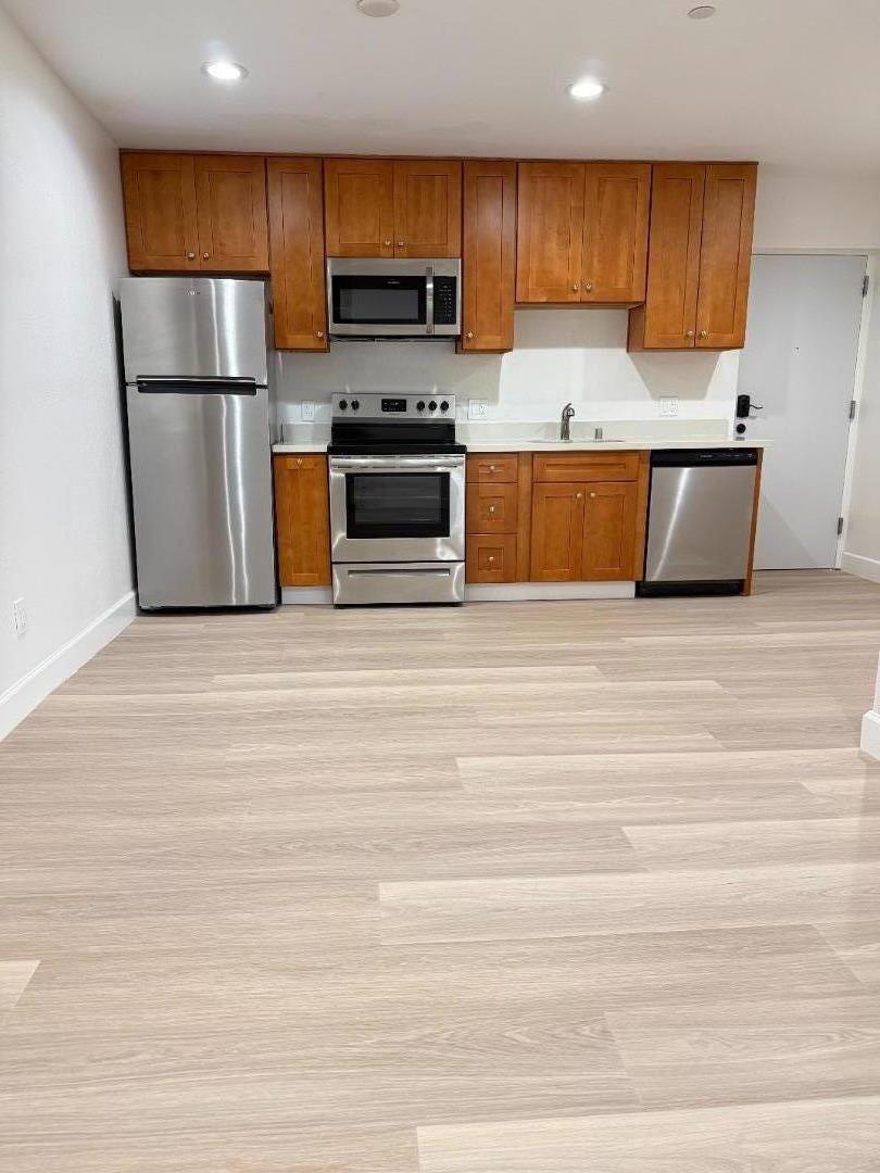 Front Image Thumbnail for ML82016145