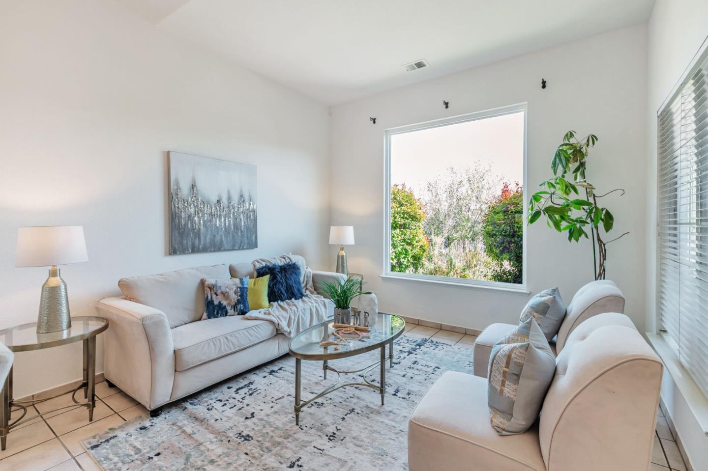 Front Image Thumbnail for ML82016222