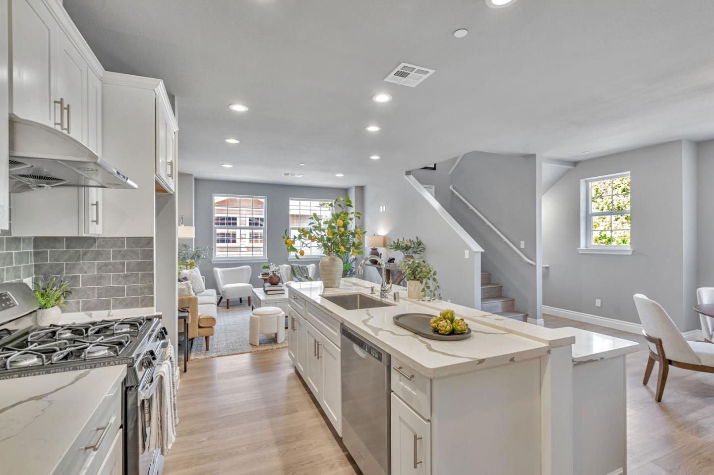 Front Image Thumbnail for ML82016335