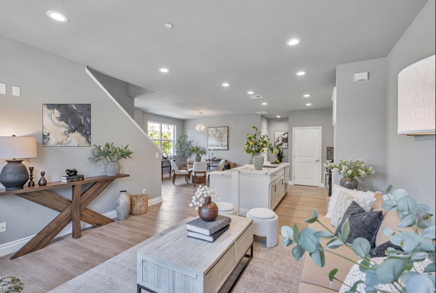 Front Image Thumbnail for ML82016336