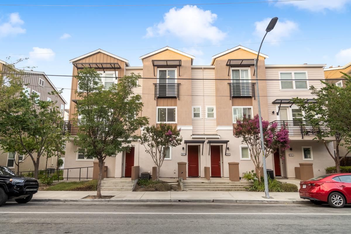 Front Image Thumbnail for ML82016356