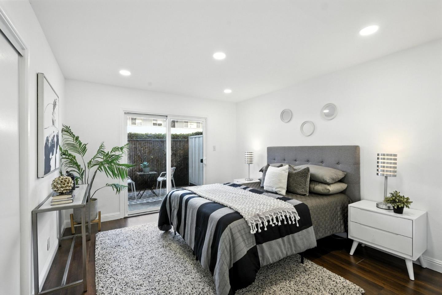 Front Image Thumbnail for ML82016392