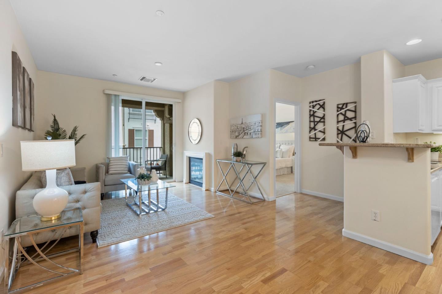 Front Image Thumbnail for ML82016409