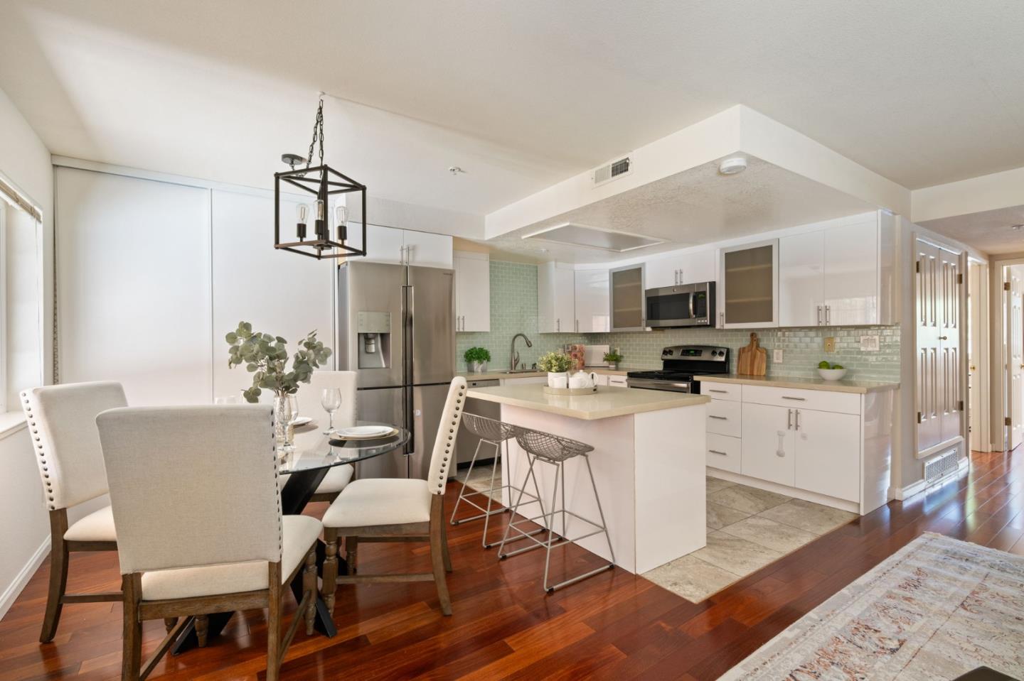 Front Image Thumbnail for ML82016557