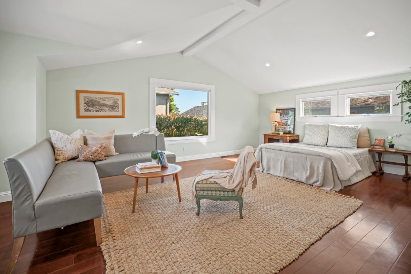 Front Image Thumbnail for ML82016558