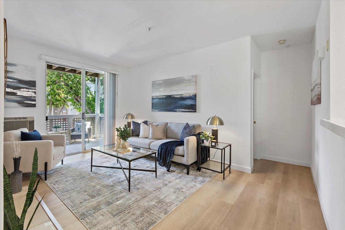 Front Image Thumbnail for ML82016571