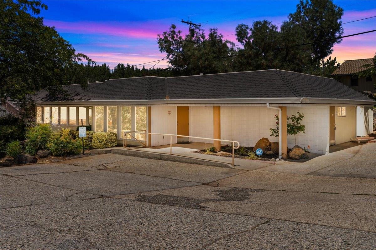 Front Image Thumbnail for ML82016730