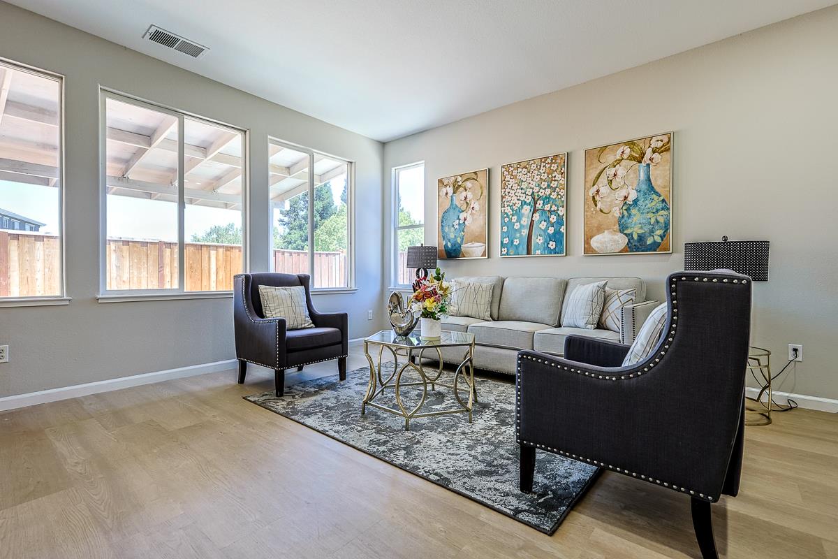 Front Image Thumbnail for ML82016793