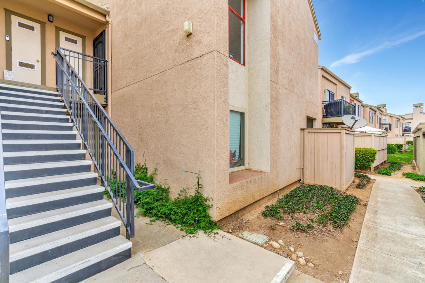 Front Image Thumbnail for ML82017024