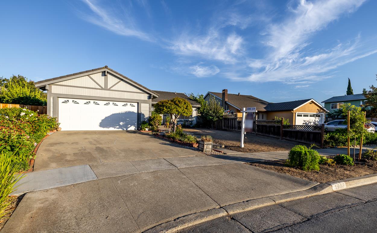 Front Image Thumbnail for ML82017059