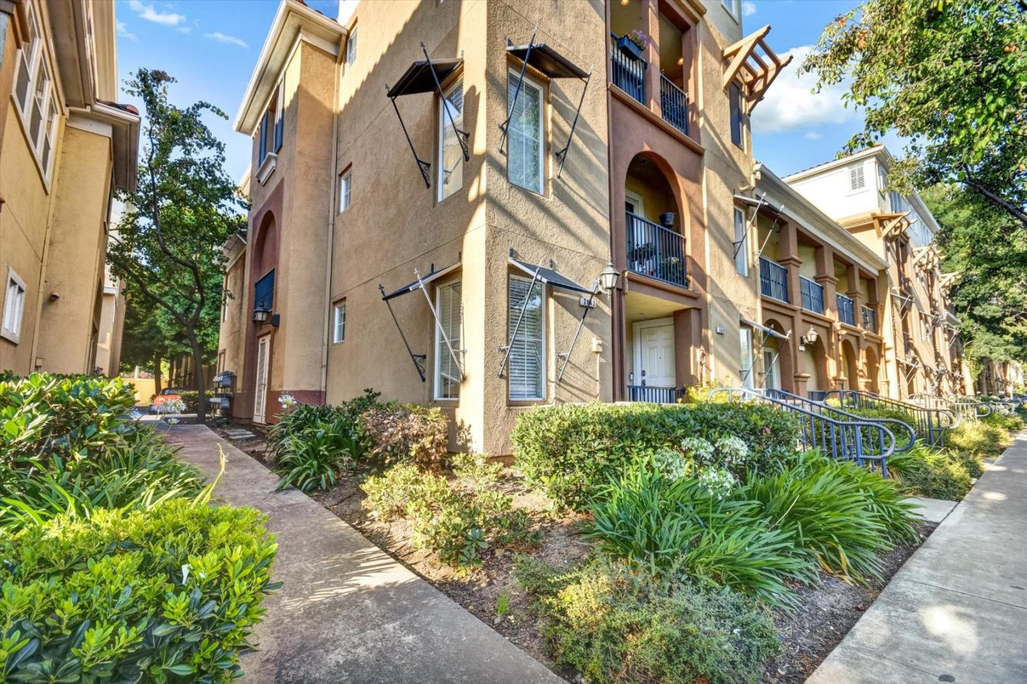 Front Image Thumbnail for ML82017074