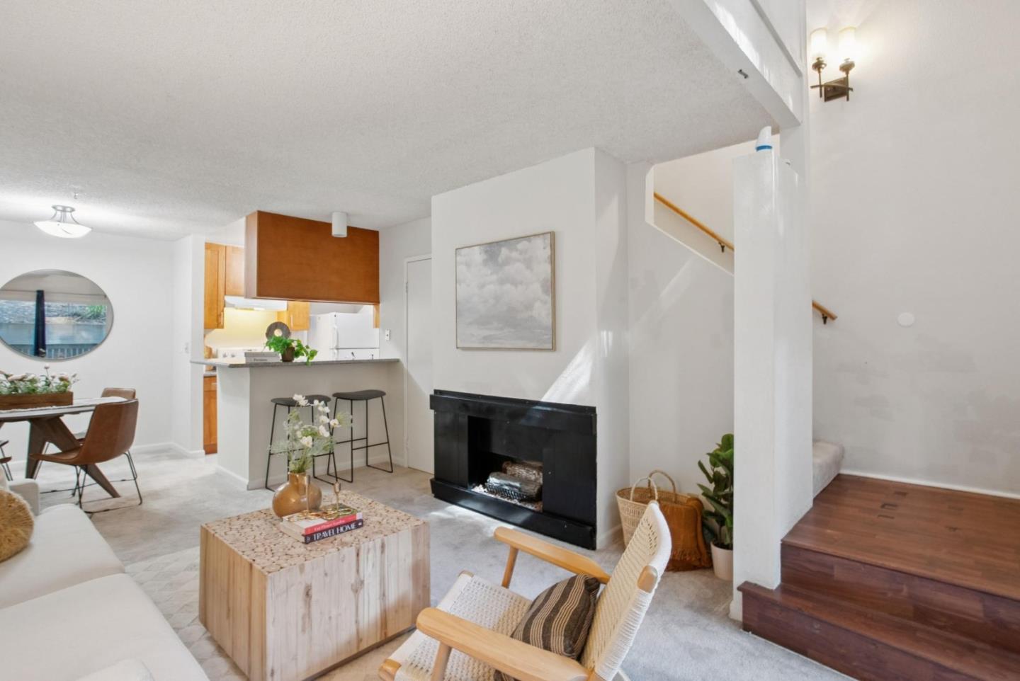 Front Image Thumbnail for ML82017262