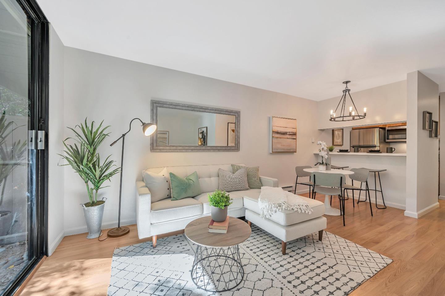 Front Image Thumbnail for ML82017443