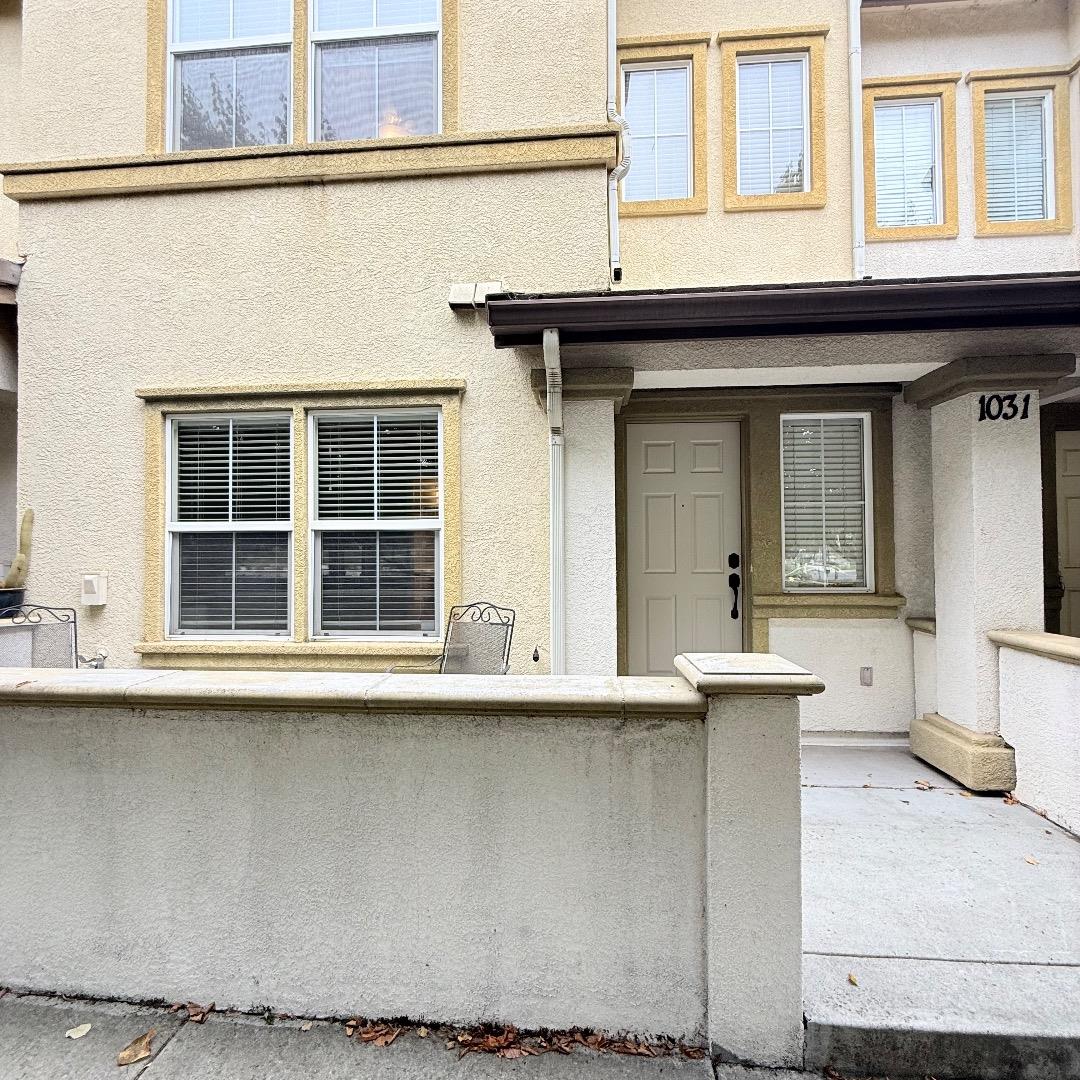 Front Image Thumbnail for ML82017620