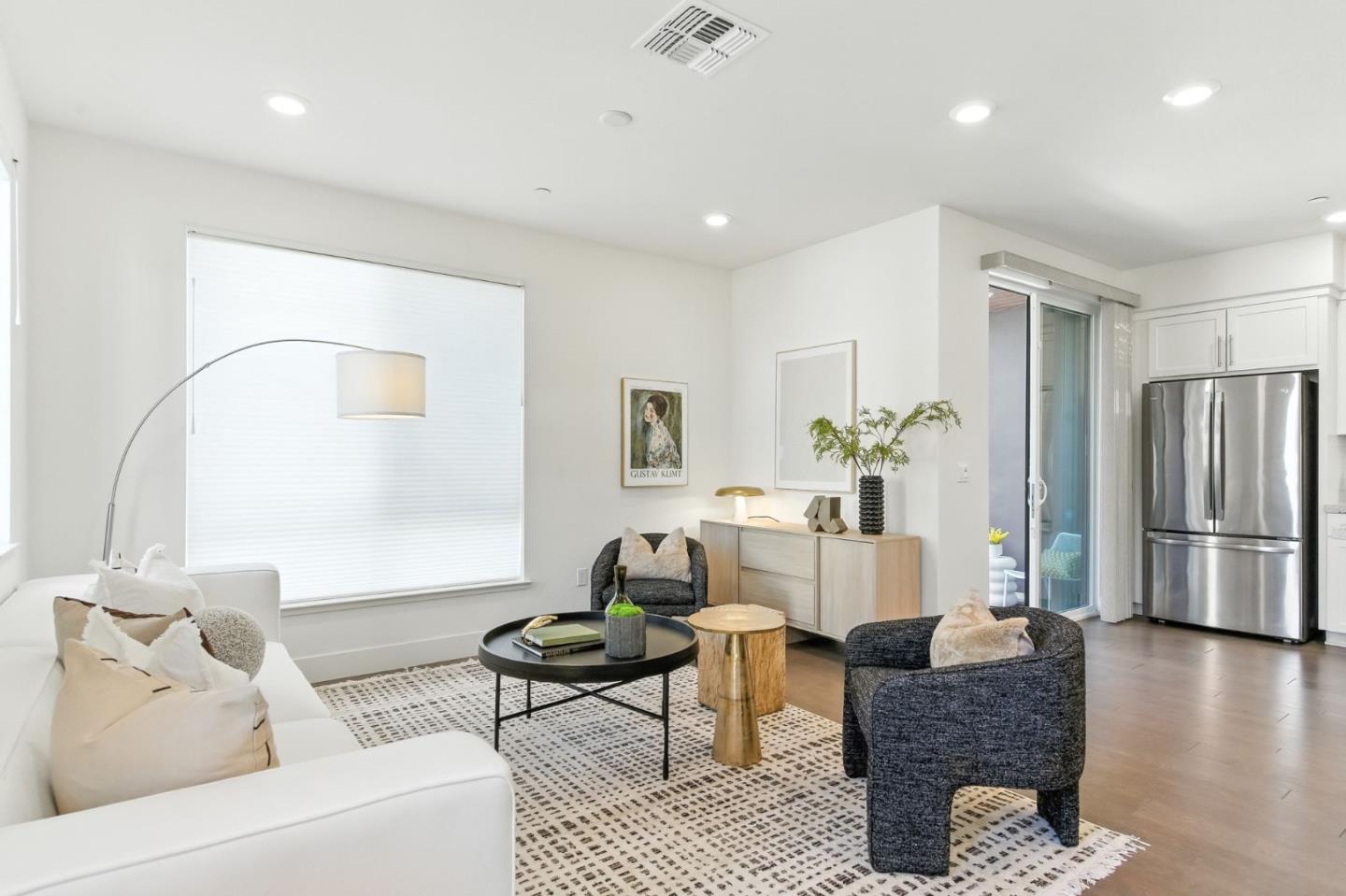 Front Image Thumbnail for ML82017625