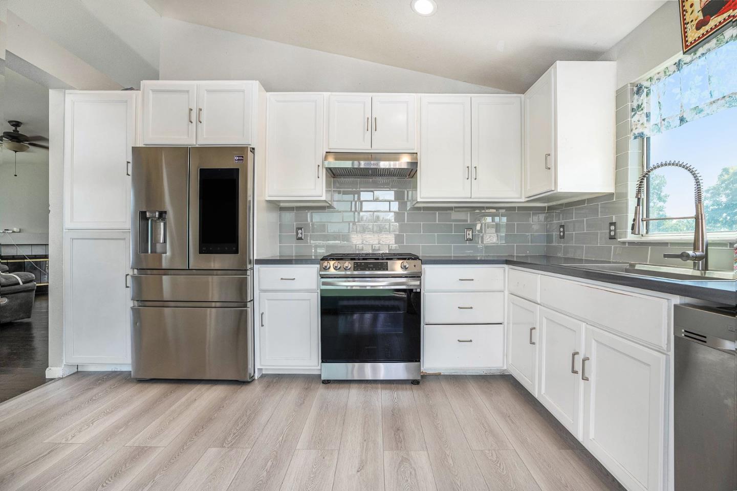 Front Image Thumbnail for ML82017657