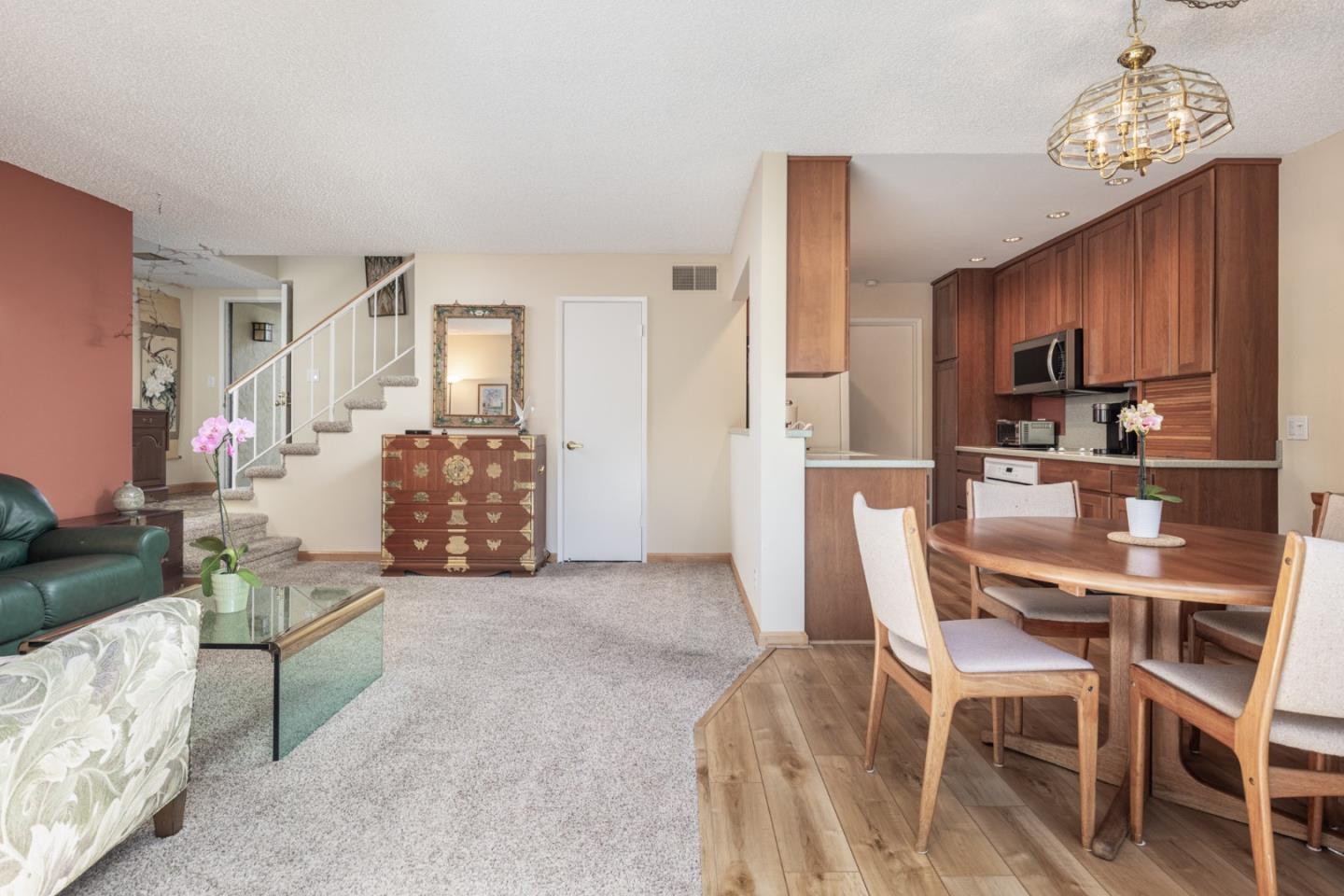 Front Image Thumbnail for ML82017802