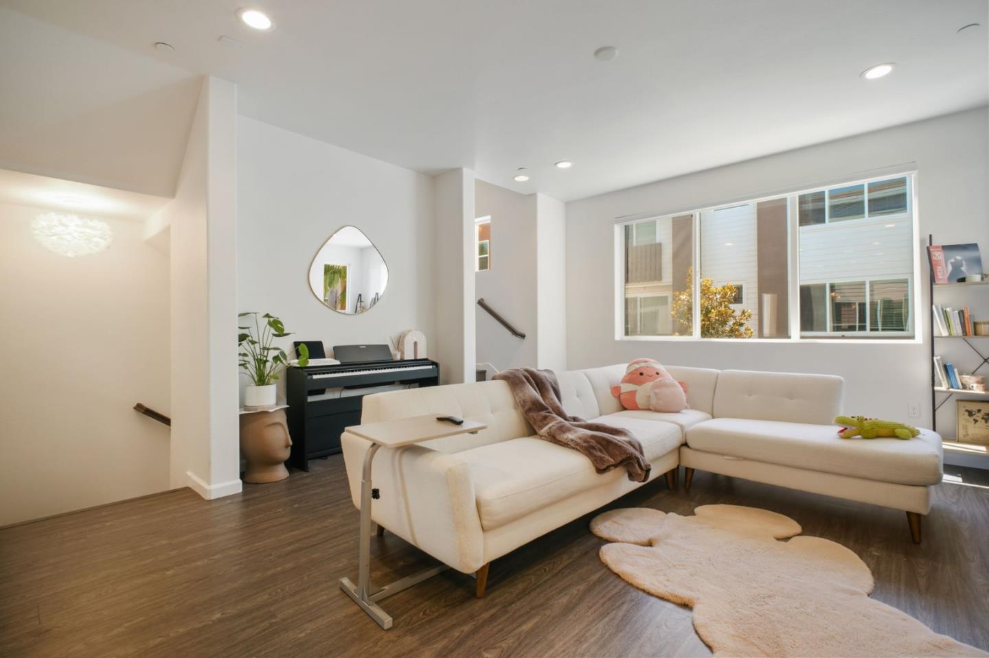 Front Image Thumbnail for ML82018060