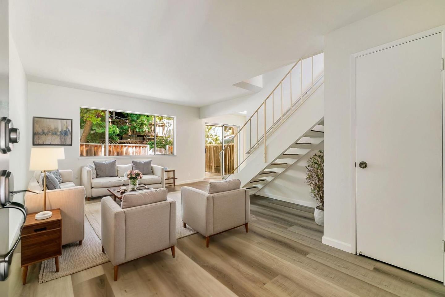 Front Image Thumbnail for ML82018091