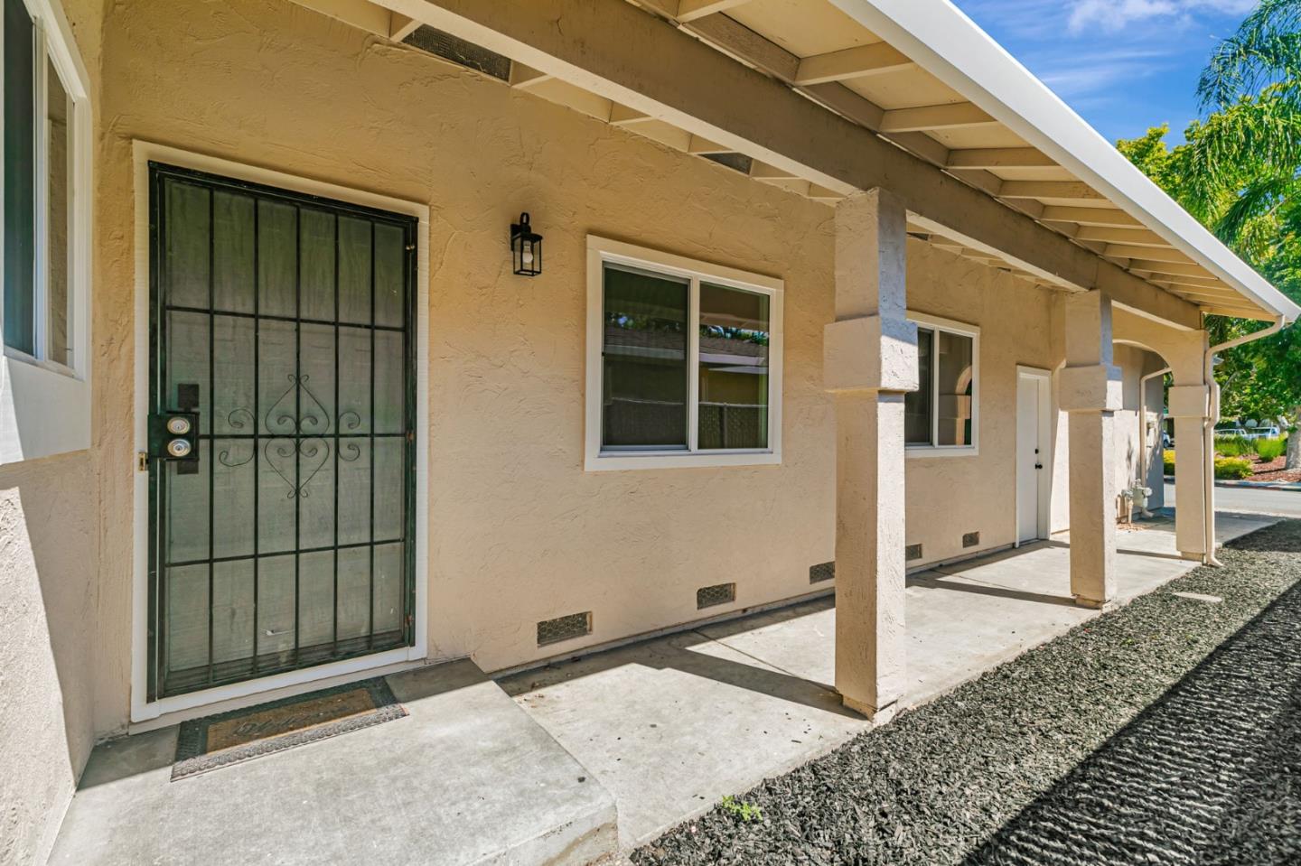 Front Image Thumbnail for ML82018356