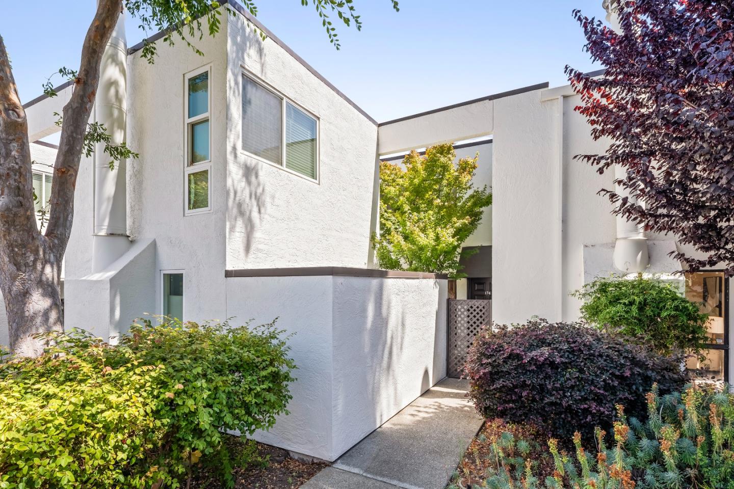 Front Image Thumbnail for ML82018380