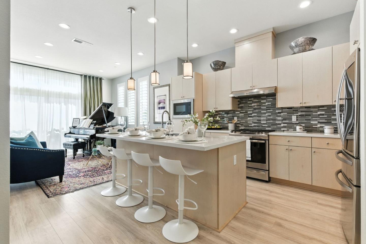 Front Image Thumbnail for ML82018404