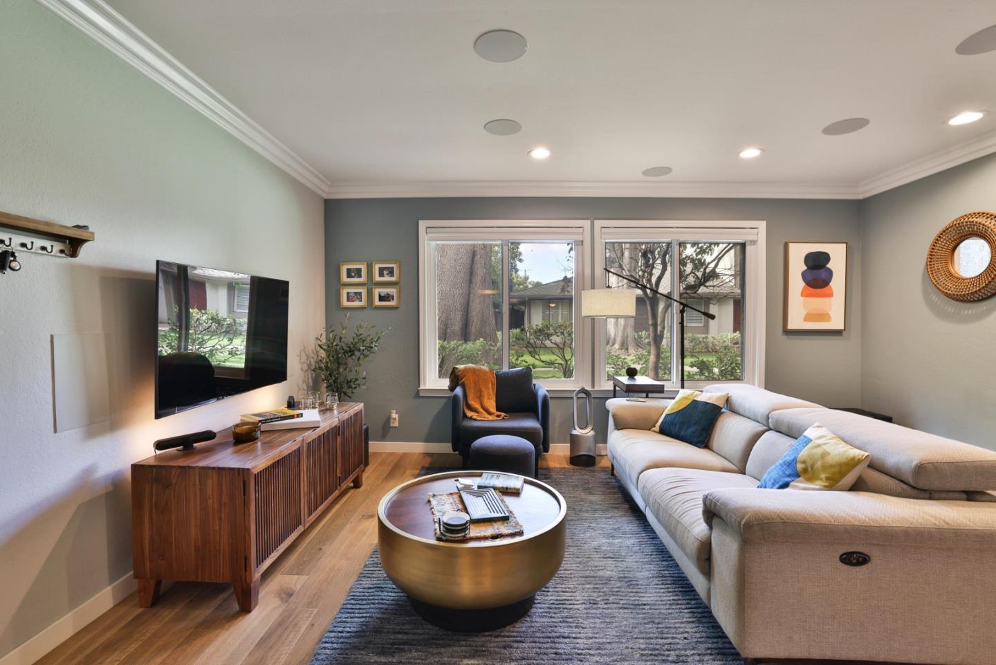 Front Image Thumbnail for ML82018434