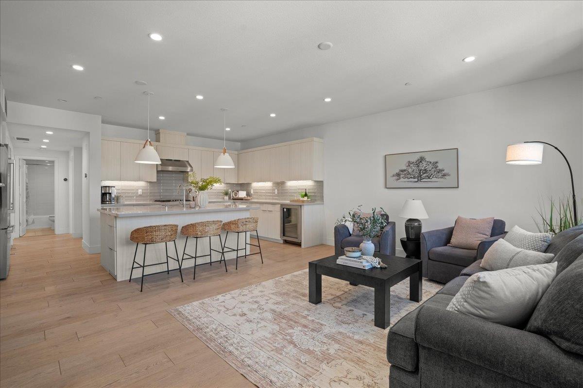 Front Image Thumbnail for ML82018512