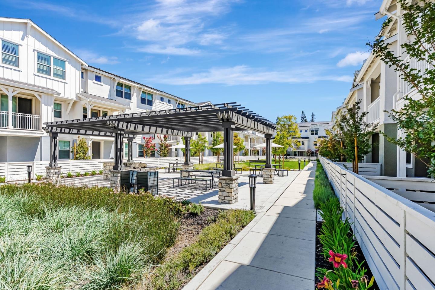 Front Image Thumbnail for ML82018527