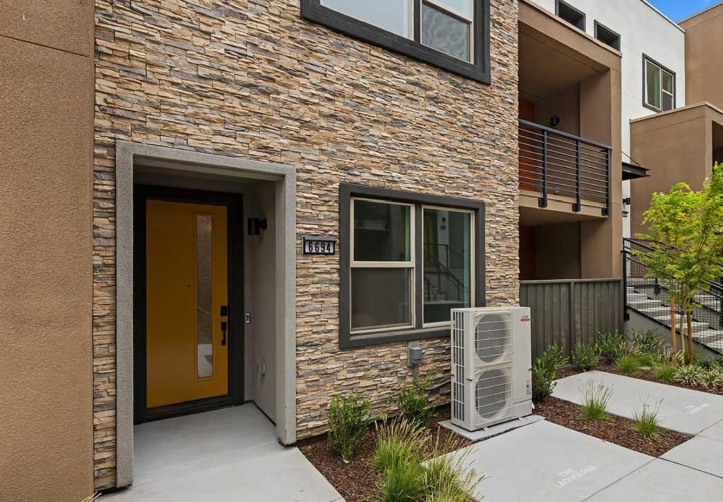 Front Image Thumbnail for ML82018698