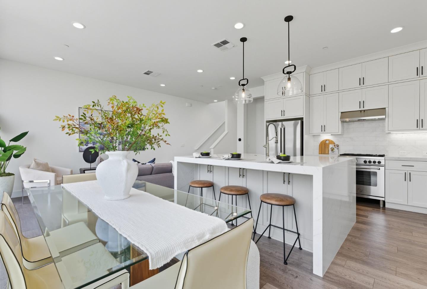 Front Image Thumbnail for ML82018783