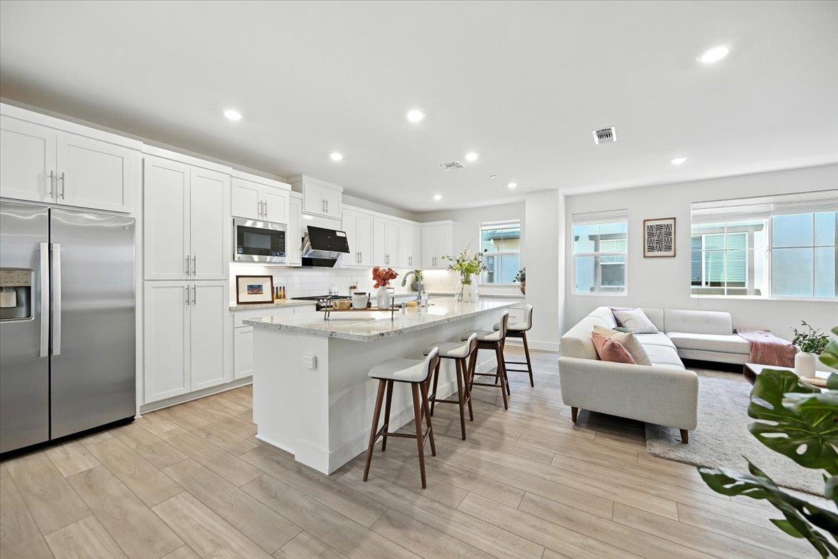 Front Image Thumbnail for ML82018814