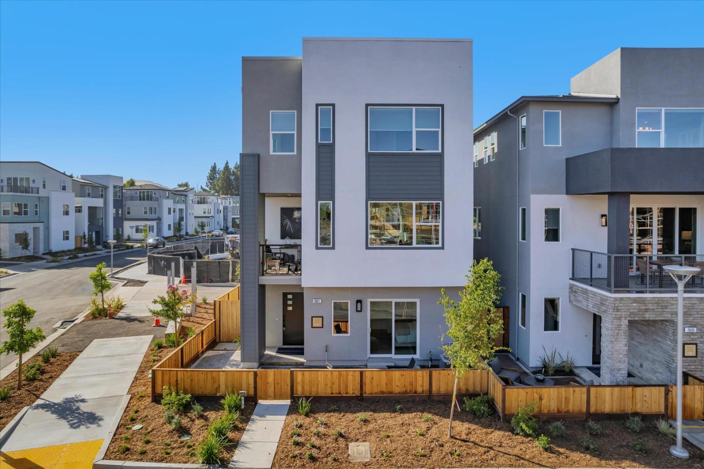 Front Image Thumbnail for ML82018823