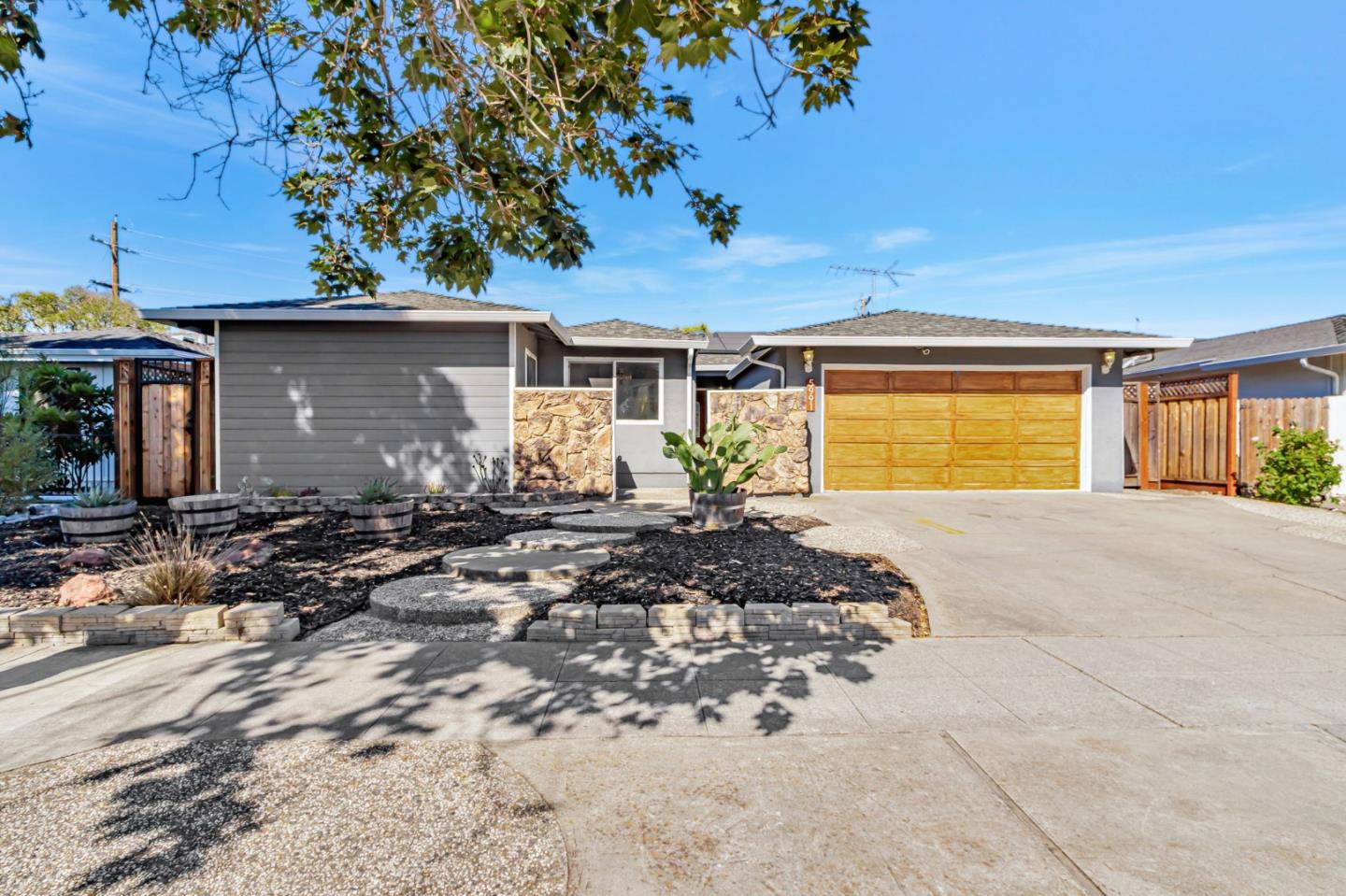 Front Image Thumbnail for ML82018937