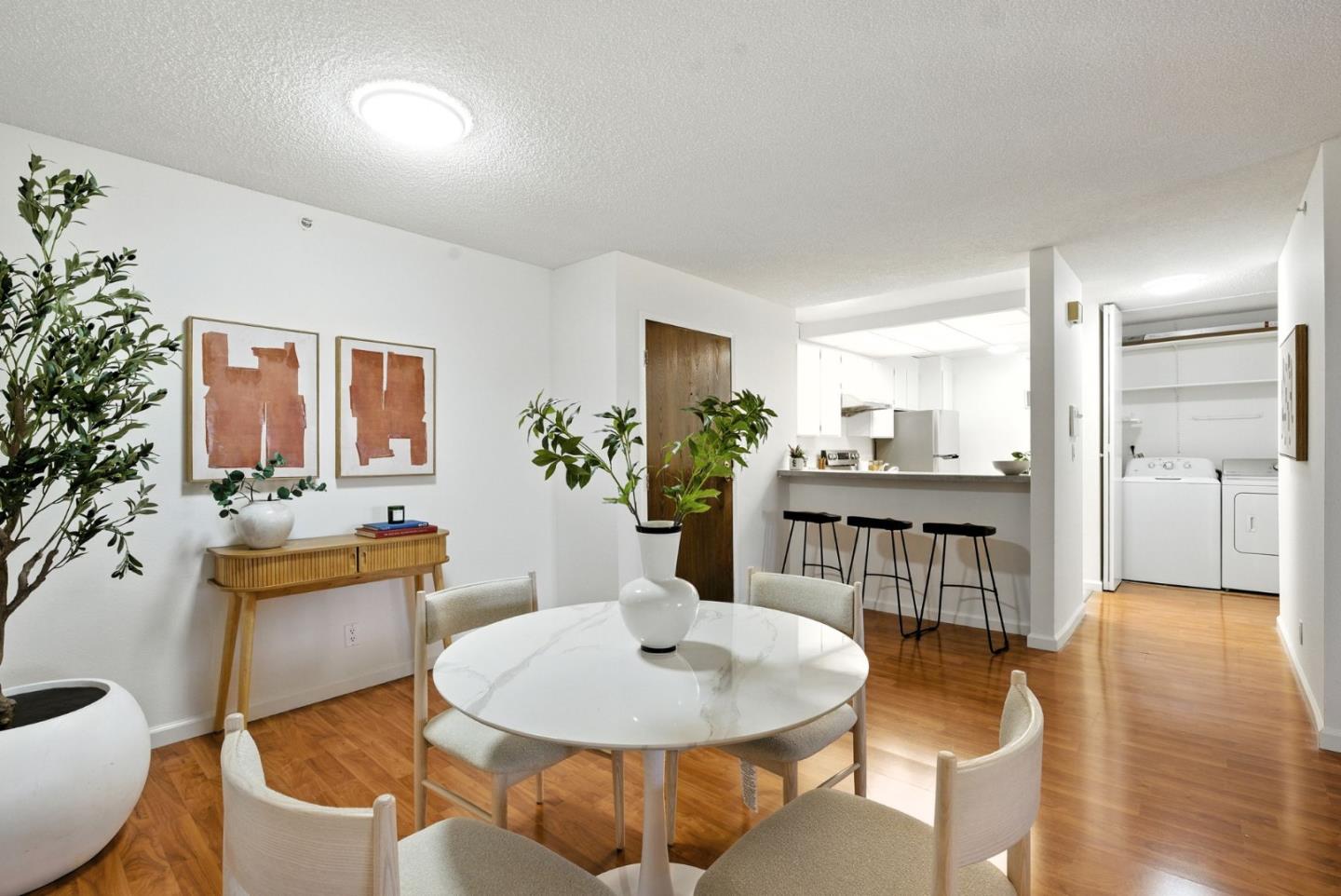 Front Image Thumbnail for ML82018973