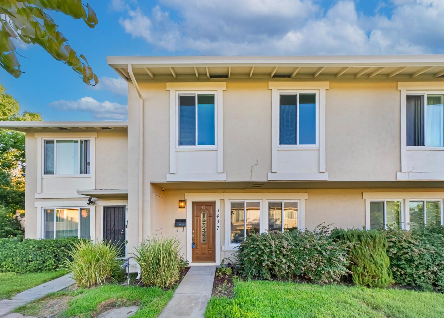 Front Image Thumbnail for ML82019104