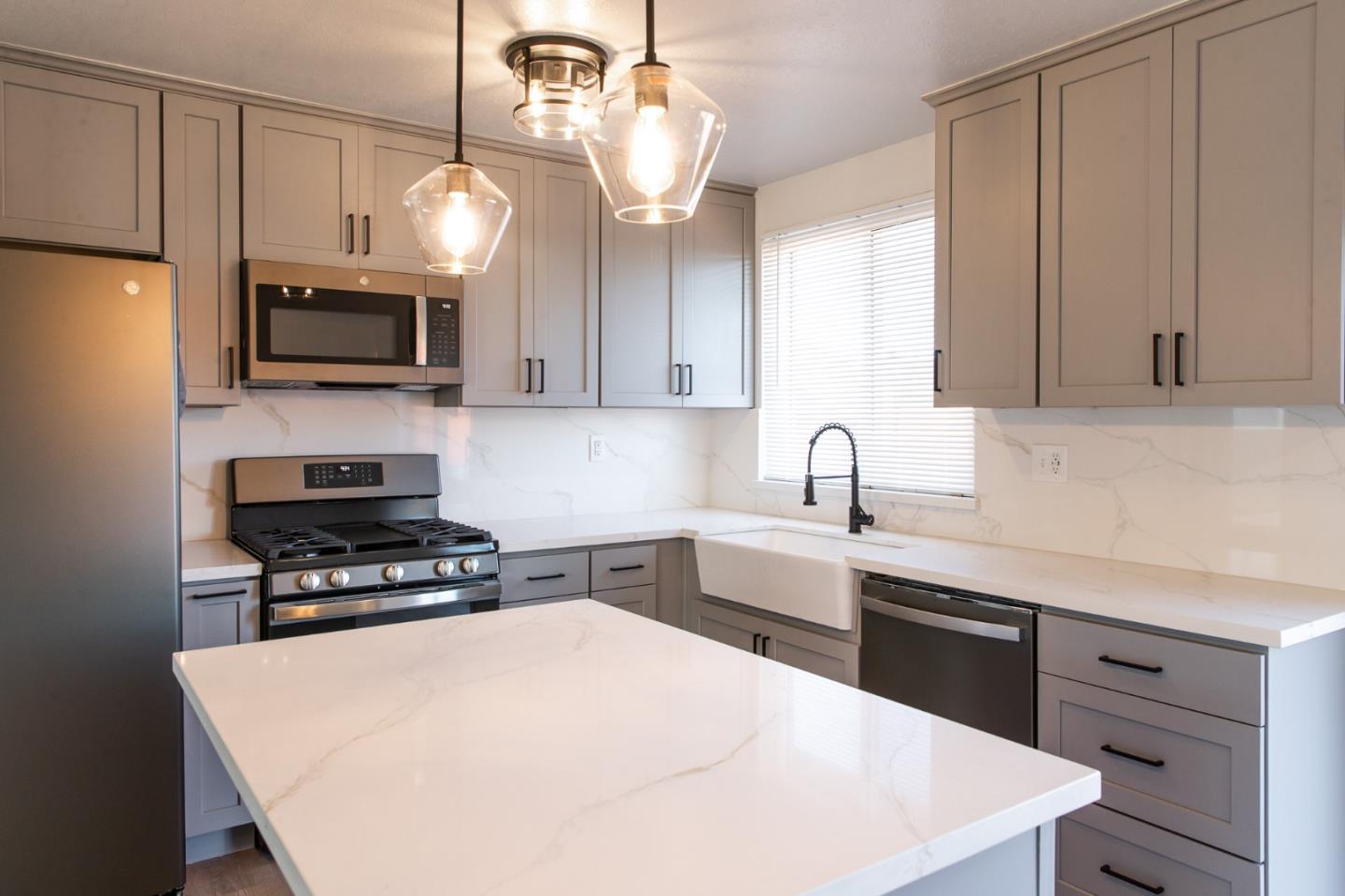 Front Image Thumbnail for ML82019206