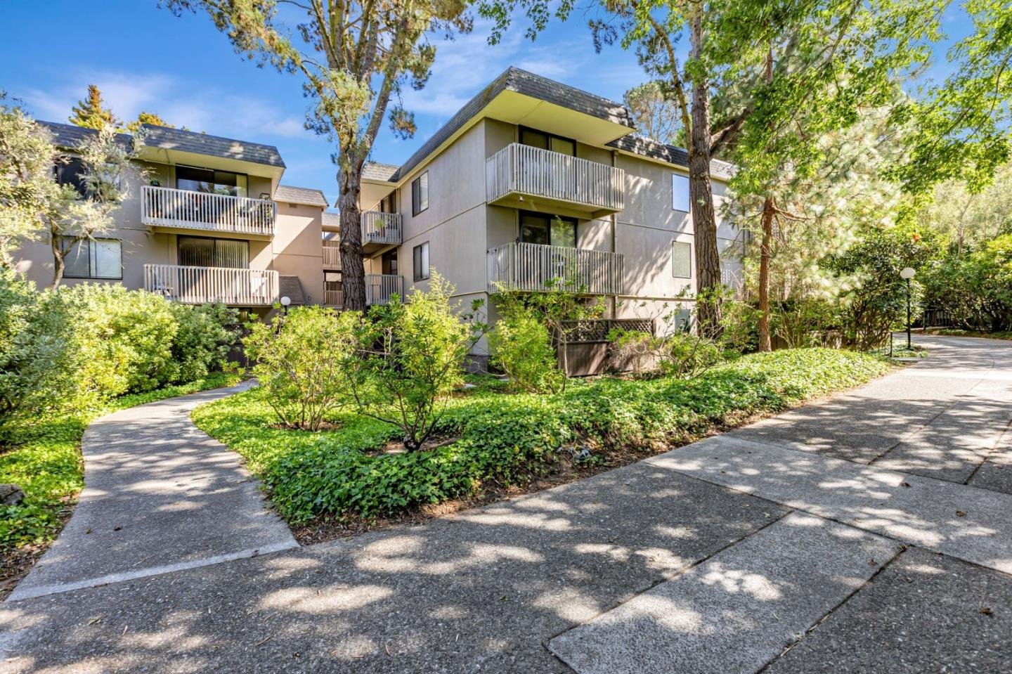 Front Image Thumbnail for ML82019599