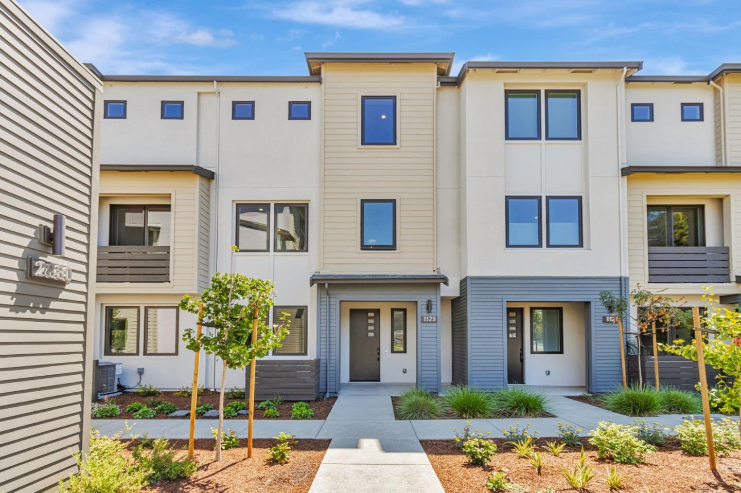 Front Image Thumbnail for ML82019727