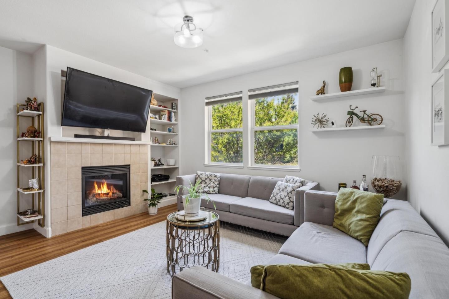 Front Image Thumbnail for ML82019793