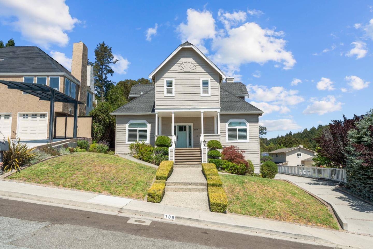 Front Image Thumbnail for ML82020004