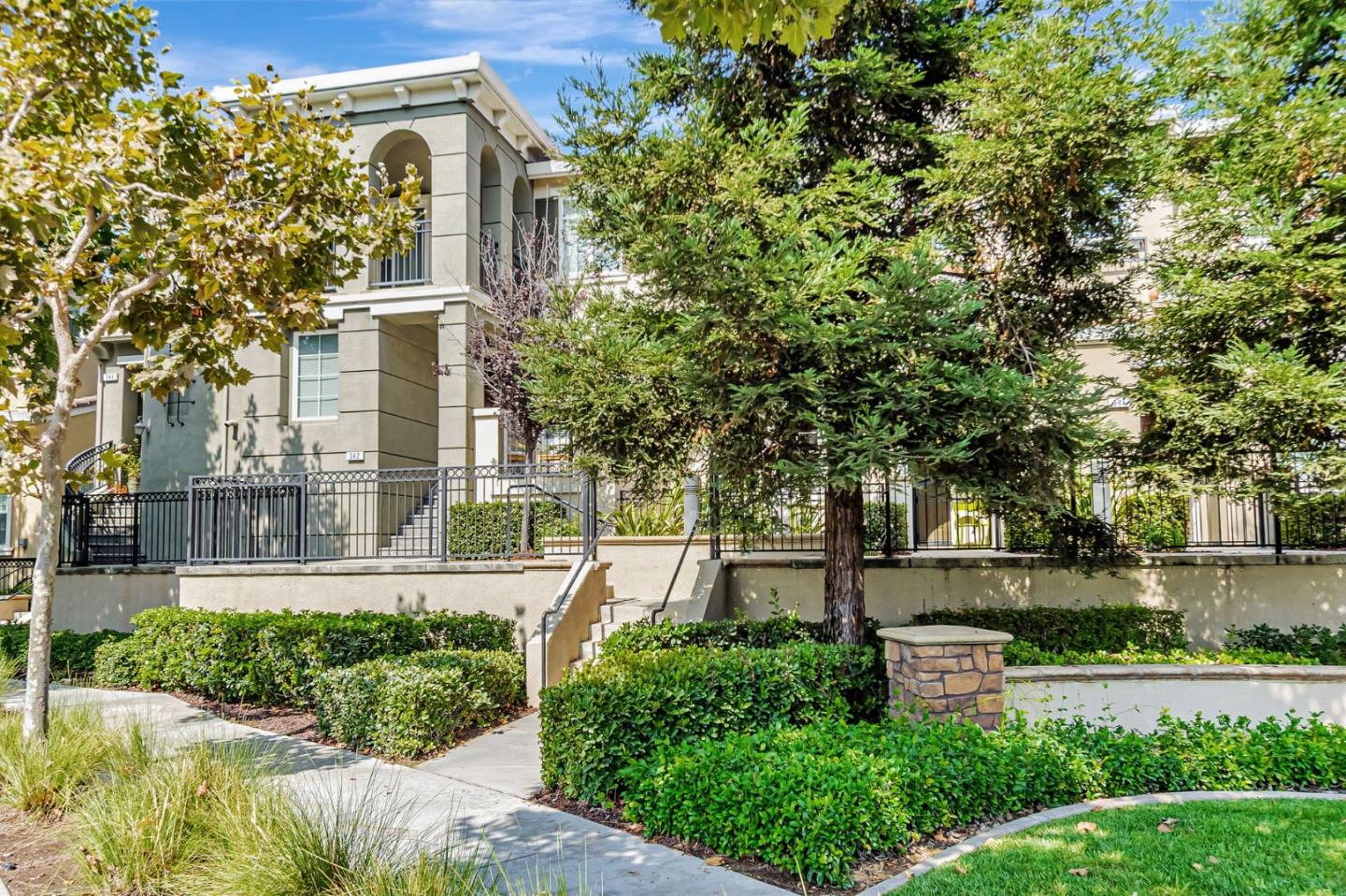 Front Image Thumbnail for ML82020045