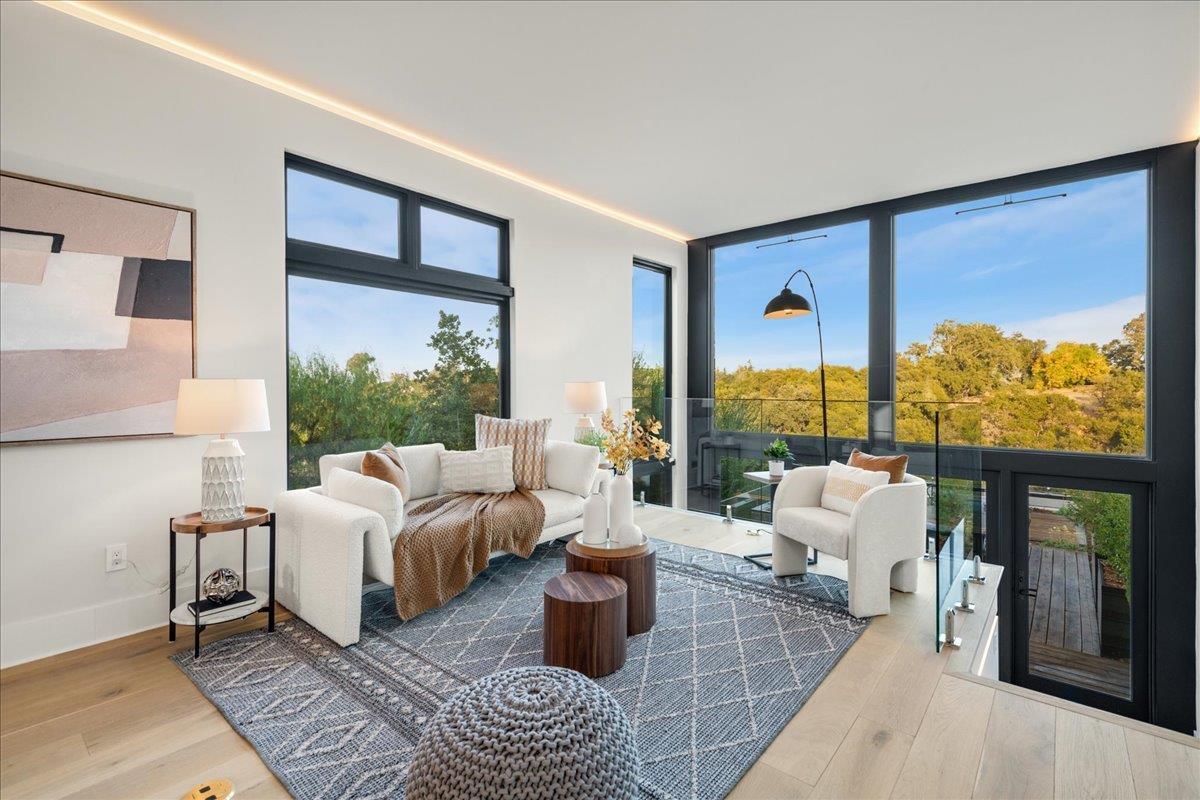 Front Image Thumbnail for ML82020077