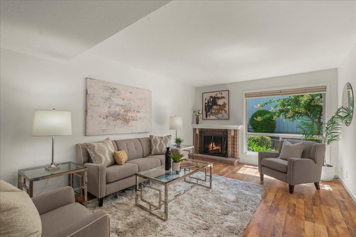 Front Image Thumbnail for ML82020201