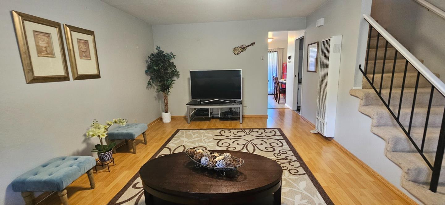 Front Image Thumbnail for ML82020250