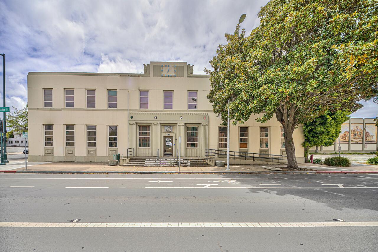 Front Image Thumbnail for ML82020678